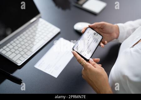 Controllo remoto del deposito tramite telecomando mobile Foto Stock