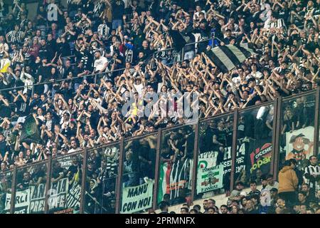 Milano, Italia - aprile 26 2023 - Inter vs Juventus Coppa Italia - sostenitori juventus fc a milano Credit: Kines Milano/Alamy Live News Foto Stock