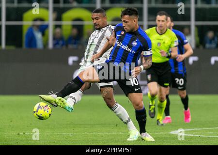 Milano, Italia - aprile 26 2023 - Inter vs Juventus Coppa Italia - bremer juvents fc e lautaro martinez f.c. internazionale Credit: Kines Milano/Alamy Live News Foto Stock