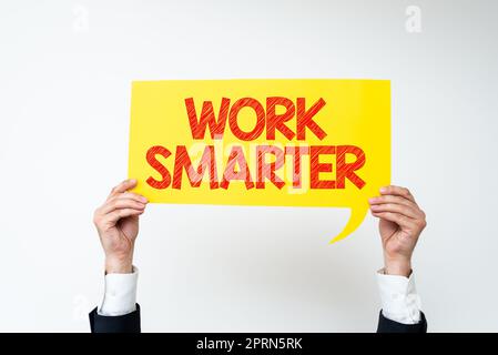 Scrittura a mano segno lavoro più intelligente, Business Concept efficienza essere intelligente nel vostro lavoro fare strategie di successo Foto Stock