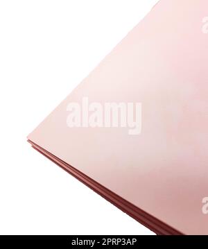 Vista dall'alto di una pila di carta rosa su uno sfondo bianco isolato Foto Stock