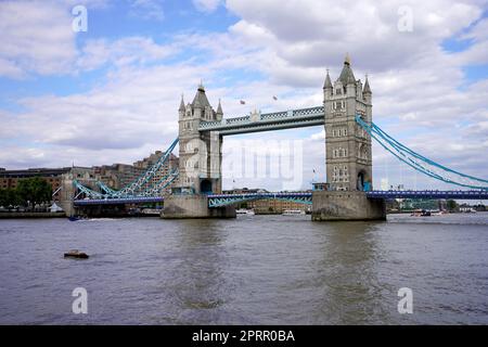 LONDRA, Regno Unito - 15 LUGLIO 2022: Paesaggio urbano di Londra con Tower Bridge, Inghilterra, Regno Unito Foto Stock