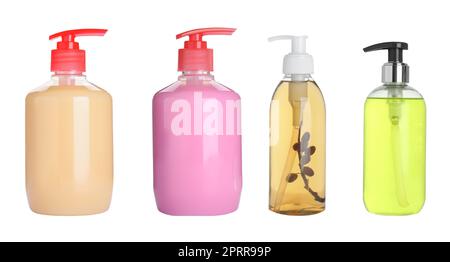 Impostare con diverse bottiglie di saponi liquidi su sfondo bianco Foto Stock