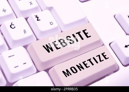 Scrittura visualizzazione di testo Sito web Monetizza, concetto che significa componente critico per proteggere e proteggere i siti web Woman Holding smartphone visualizzazione globale Foto Stock