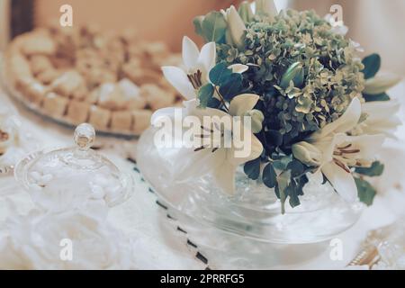 Pezzo centrale di un tavolo da matrimonio Foto Stock