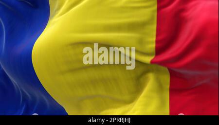 Vista ravvicinata della bandiera nazionale rumena che sventola nel vento Foto Stock