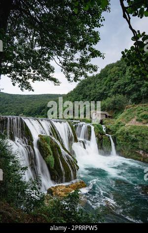 Un canyon con cascate in Bosnia ed Erzegovina Foto Stock