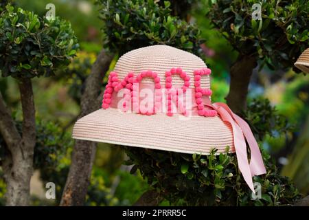 Cappello di paglia fatto a mano con scrittura inglese Foto Stock