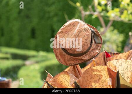 Cappello di paglia fatto a mano con scrittura inglese Foto Stock