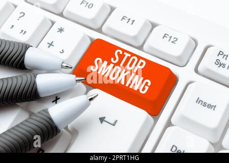Ispirazione che mostra il segno Stop Smoking. Parola scritta su interrompere o fermare l'uso della dipendenza da tabacco Foto Stock