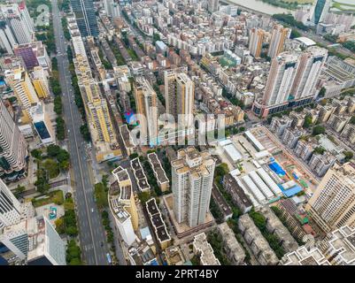 Shenzhen, Cina, 05 febbraio 2022: Vista dall'alto del distretto di shenzhen futian Foto Stock