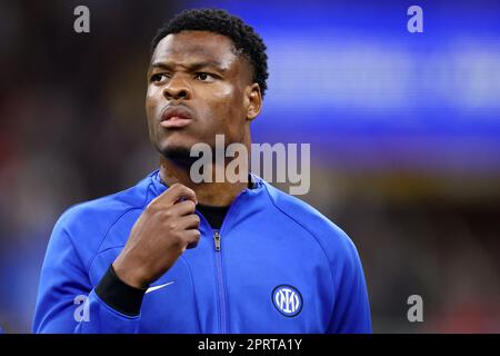 Milano, Italia. 26th Apr, 2023. Milano Italia . Il 26 aprile 2023, Denzel Dumfries del FC Internazionale si presenta durante la semifinale di seconda tappa della Coppa Italia, tra FC Internazionale e Juventus FC allo Stadio Giuseppe Meazza il 26 aprile 2023 a Milano Italia . Credit: Marco Canoniero/Alamy Live News Foto Stock