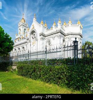 Bulgaro St Stefano, o Sveti Stefan Kilisesi, una chiesa ortodossa bulgara nel distretto di Balat, Istanbul, Turchia Foto Stock