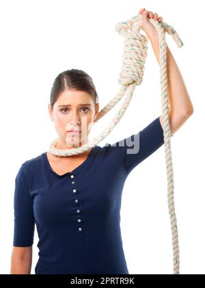 Perché io. Studio shot di una giovane donna con un cappio intorno al collo. Foto Stock