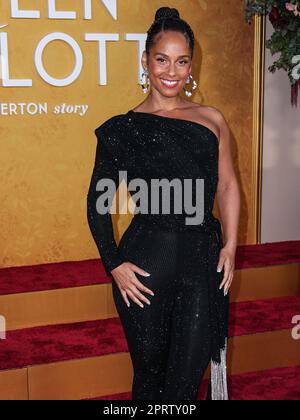 WESTWOOD, LOS ANGELES, CALIFORNIA, USA - 26 APRILE: La cantante, cantautrice e pianista americana Alicia Keys arriva al World Premiere Screening Event della stagione 1 "Queen Charlotte: A Bridgerton Story" di Netflix, che si tiene al Regency Village Theatre il 26 aprile 2023 a Westwood, Los Angeles, California, Stati Uniti. (Foto di Xavier Collin/Image Press Agency) Foto Stock