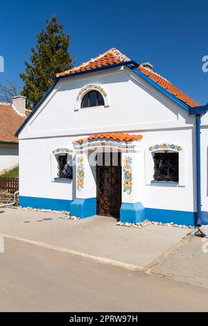 Gruppo di cantine tipiche all'aperto a Sudamerice, Moravia meridionale, Repubblica Ceca Foto Stock