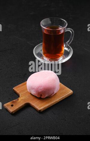 Dolce mochi dolce con fragole Foto Stock