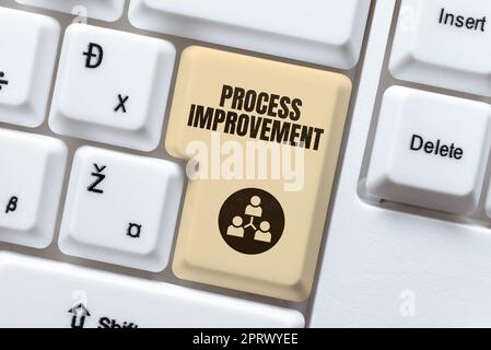 Testo che mostra il miglioramento del processo di ispirazione. Business idea Optimization soddisfa i nuovi standard di qualità delle quote Foto Stock