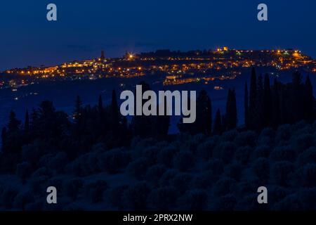 Volterra di notte in Toscana Foto Stock