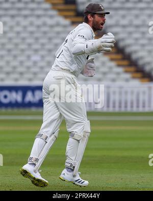 A Edgbaston, Birmingham, Regno Unito, il 27 aprile 2023 allo stadio Edgbaston. Nella foto è raffigurato: Il guardiano del ricket del Surrey, ben Foakes durante il giorno 1 di gioco nel gioco LV= Insurance County Cup tra il Warwickshire County Cricket Club & Surrey Image è solo per uso editoriale, credito a Stu Leggett tramite Alamy Live News Foto Stock