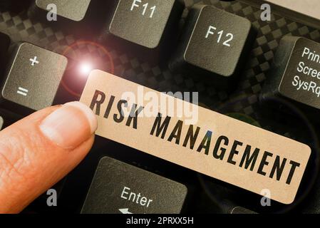 Firma che mostra la gestione dei rischi, il concetto aziendale che valuta e controlla le minacce future all'azienda Foto Stock