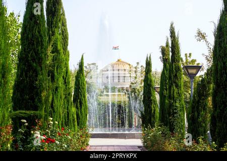 DUSHANBE, TAGIKISTAN - 28 LUGLIO 2022: Il Palazzo della Nazione lo stato attuale e la residenza principale del Presidente della Repubblica di Tagikistan. Foto Stock