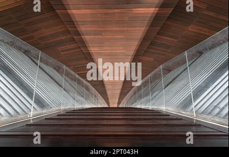 Nakhonsawan, Tailandia - 23 aprile 2023 - il nome di architettura di disegno dell'interno è PA SAN o Ponte di legno di Pasan, l'arco di riferimento dell'edificio del memoriale Foto Stock