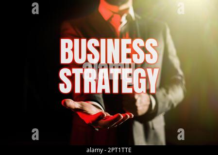 Scrittura visualizzazione del testo Business Strategypiano del gioco di Gestione per raggiungere l'obiettivo o l'obiettivo desiderato, concetto che significa piano del gioco di Gestione per raggiungere de Foto Stock