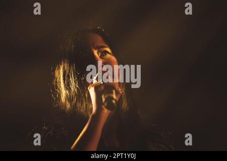 Tilburg, Paesi Bassi. 23rd, aprile 2023. La cantante americana Zola Jesus ha tenuto un concerto dal vivo durante il festival di musica olandese Roadburn Festival 2023 a Tilburg. (Photo credit: Gonzales Photo - Peter Troest). Foto Stock