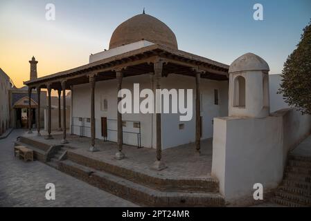 Moschea di AK medievale in prima mattina. Ichan-Kala. Khiva, Uzbekistan Foto Stock