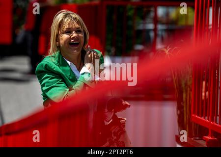 Baku, Azerbaijan, 27th aprile 2023, Corinna Schumacher partecipa al build up, round 04 del campionato di Formula 1 2023. Credit: Michael Potts/Alamy Live News Foto Stock