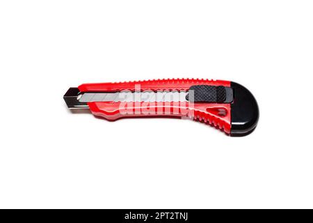 Coltello clericale rosso su sfondo bianco Foto Stock