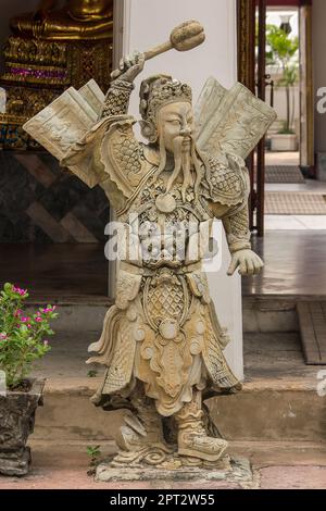 Divinità cinesi scolpite da pietre in stile cinese nei templi thailandesi Foto Stock