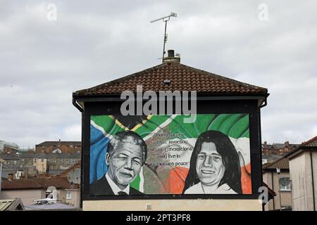 Nelson Mandela e Bobby Sands murales nel quartiere cattolico di Bogside a Londonderry Foto Stock