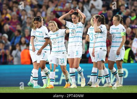 Da sinistra a destra, Jessica carter di Chelsea, Erin Cuthbert e Melanie Leupolz appaiono sconsolati dopo la semifinale della UEFA Women's Champions League, partita di seconda gamba al Camp Nou di Spotify a Barcellona, Spagna. Data immagine: Giovedì 27 aprile 2023. Foto Stock