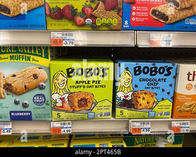 Bobo's Energy bars in vendita presso CVS drugstore, 2023, New York City, Stati Uniti d'America Foto Stock