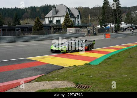 Spa Franchorchamps, Belgien. 27th Apr, 2023. 04/27/2023, Circuit de Spa-Francorchamps, Spa-Francorchamps, WEC - TotalEnergies 6 ore di Spa-Francorchamps, nella foto FLOYD VANWALL RACING TEAM, Vanwall Vandervell 680, Tom Dillmann (fra), Esteban Guerrieri (ARG), Jacques Villeneuve ( CAN) Credit: dpa/Alamy Live News Foto Stock