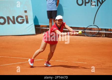 Madrid, Spagna. 27th Apr, 2023. () Tennis : nel corso del doppio turno di 32 partita contro il WTA 1000 tornei Mutua Madrid torneo di tennis Open alla Caja Magica di Madrid, Spagna . Credit: Mutsu Kawamori/AFLO/Alamy Live News Foto Stock