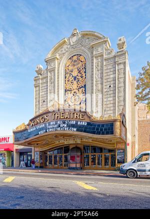 Il Loew’s Kings Theatre, un classico palazzo cinematografico del 1929, è stato restaurato nel 2013-2014 dopo oltre 35 anni di abbandono. Foto Stock