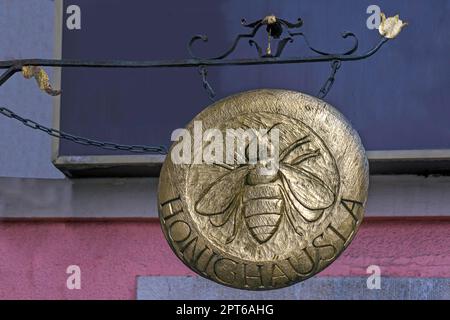 Storico segno di naso dalla Honey House, Bergstr. 23, Norimberga, Franconia media, Baviera, Germania Foto Stock