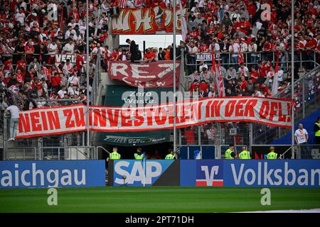 Banner nel blocco ventola 1. FC Koeln NO AGLI INVESTITORI NELLA DFL contro il patron Diemar Hopp, TSG 1899 Hoffenheim, PreZero Arena, Sinsheim Foto Stock