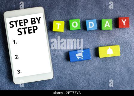 Visualizzazione concettuale Step by Step, Word for Slow Progress Road to Success direzione sviluppo crescita Foto Stock