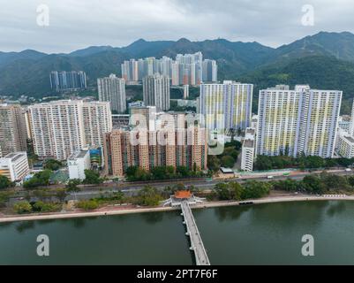 Sha Tin, Hong Kong 09 novembre 2021: Il drone sorvola la città di Hong Kong Foto Stock