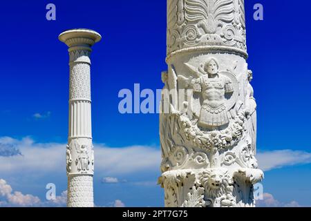 Portico di fronte alla Sala di Liberazione, costruita da Re Ludovico i di Baviera, Kelheim, bassa Baviera, Baviera, Germania Foto Stock