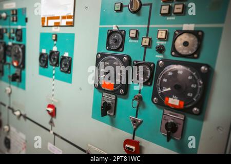 Immagine di un pannello di controllo con molti pulsanti. Foto Stock