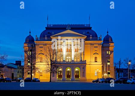 Teatro Statale illuminato di Mecklenburg in serata, Grosses Haus, Schwerin, Mecklenburg-Vorpommern, Germania Foto Stock