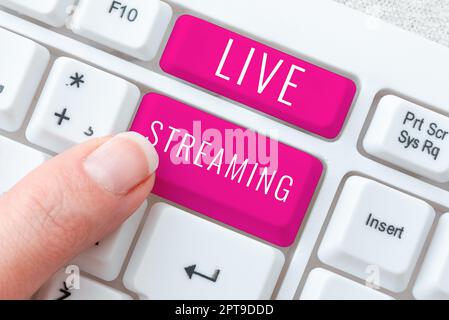 Scrittura a mano di testo Live Streaming, concetto Internet che visualizza contenuti audio o multimediali tramite dispositivi digitali Foto Stock