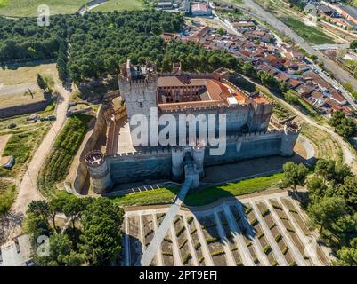 Vista aerea frontale il castello medievale di la Mota a Medina del campo, Valladolid, Castilla y Leon, Spagna Foto Stock