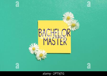 Visualizzazione concettuale Bachelor MasterAn grado avanzato completato dopo il grado del bachelor, idea di affari un grado avanzato completato dopo il bachelor s è Foto Stock