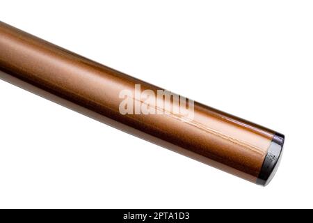 Primo piano la fine di 'Saya' - brillante scabbard in oro marrone lucido con punta di corno nero di un 'katana' - spada lunga giapponese isolata su sfondo bianco. se Foto Stock